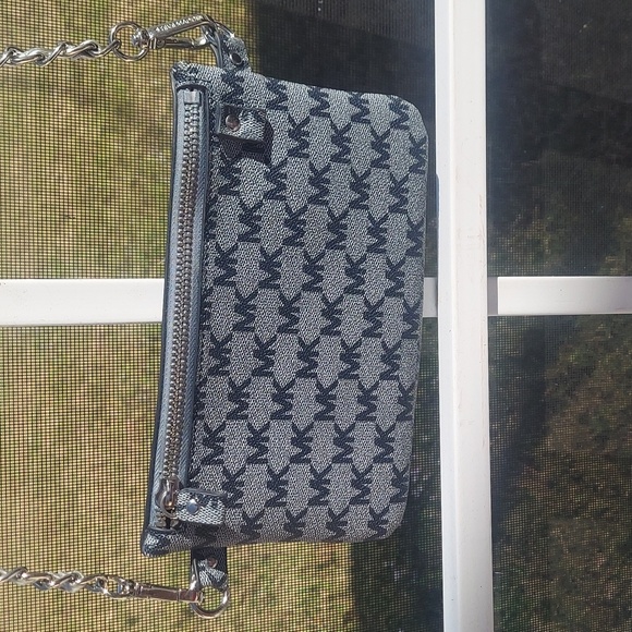 MICHAEL KORS Chain⛓️Strap Crossbody Bag - Picture 4 of 5